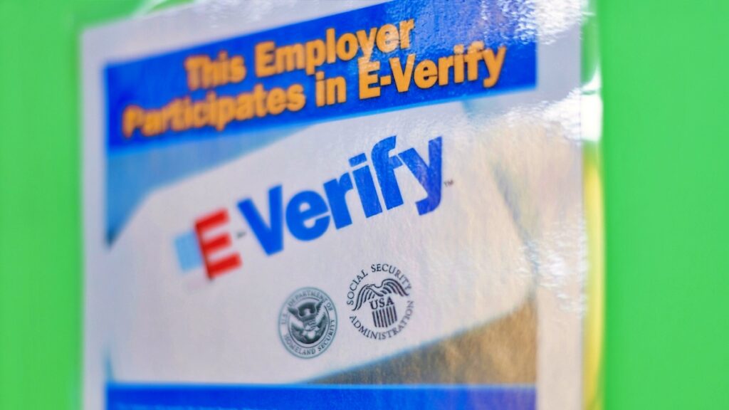 graphic image of E-Verify labor law poster